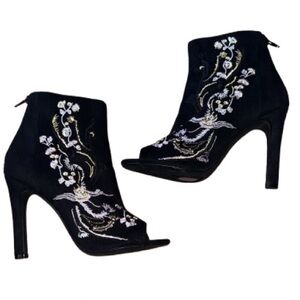 Carlos Santana Rachelle floral embroidered peep toe ankle booties NWOT size 8.5